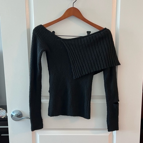 Central Park West Bailey Off The Shoulder Sweater - Picture 9 of 16